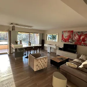https://super-appartement-lumineux-traversant-10-min-pied-de-la.fr-provencehotel.com